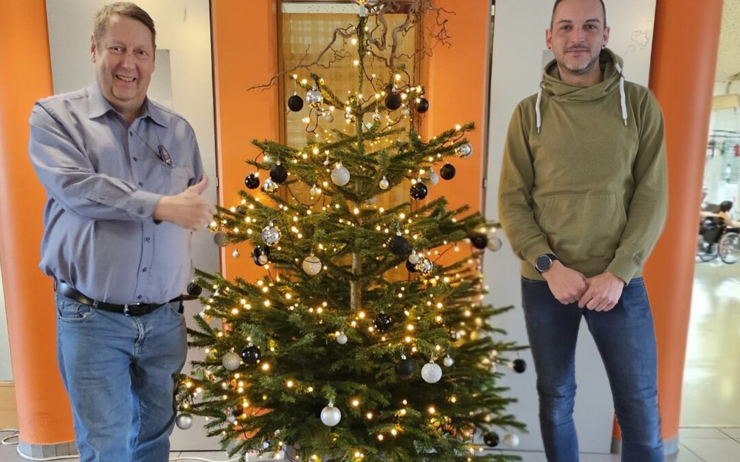 Weihnachtsgruß vom VfK Esslingen: Tannenbäume für Bewohner und Teams